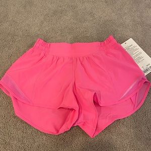 NWT! Lululemon Hotty Hot Short 2.5 inch. Size 4